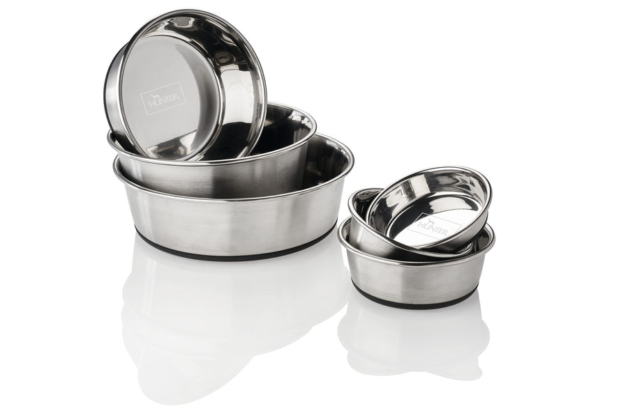 CLASSIC Bowl - Hunter Pet Store -Feeding or drinking bowl made of stainless steel -Decent HUNTER engraving -Simple, timelessly elegant design -Slip-resistant silicone rim on the base -Long-lasting, shock and scratch resistant -Easy to clean and dishwasher safe -Food safe