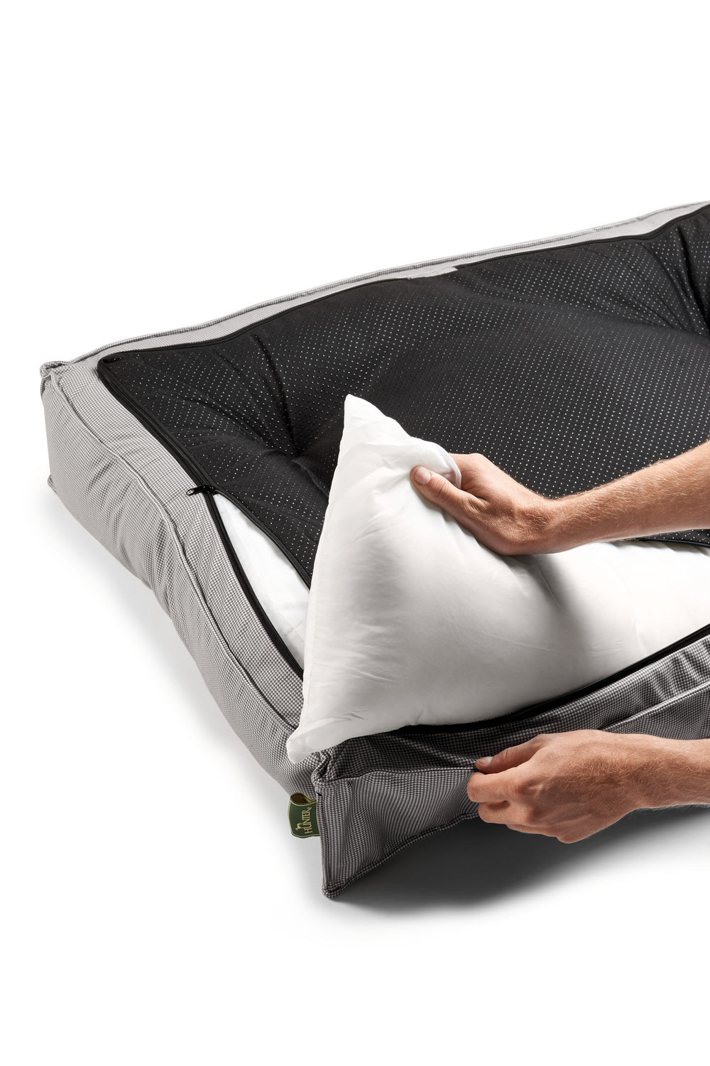 LANCASTER Quilted Bed - Hunter Pet Store -Quilted dog bed for resting and relaxing -Elegant, quiet design with discreet Pepita pattern -With a high, comfortable filling -Pleasant and soft feel -Slip-resistant underside -Cover removable by zipper and washable at 140 °F