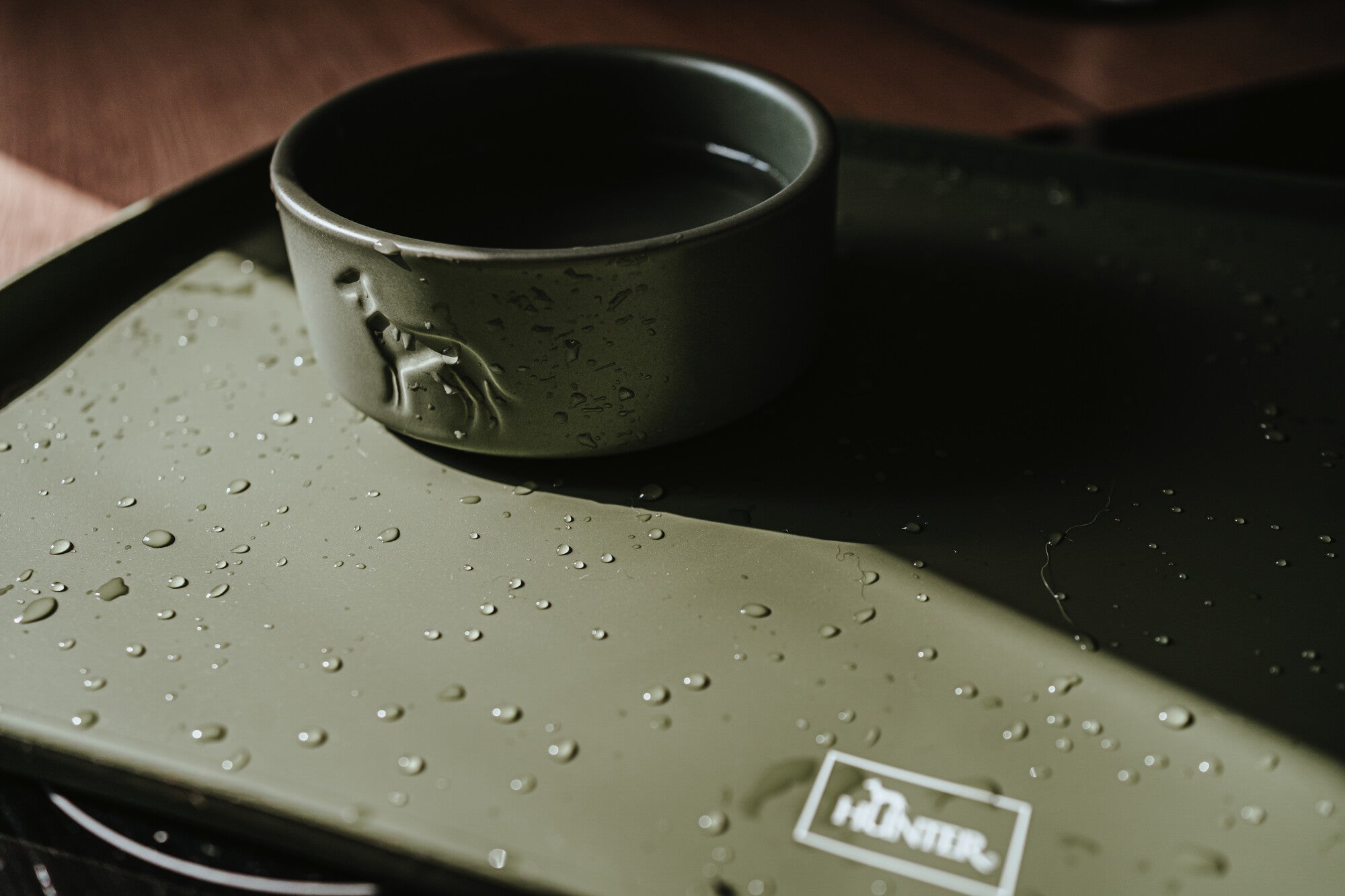 ceramic feeding bowl and matching silicone pad