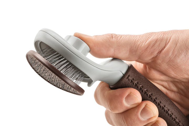 Self-Cleaning Slicker Brush SPA - Hunter Pet Store -grooming brush for long-haired, medium-length and short-haired dogs -extra soft stainless steel pins for gentle fur grooming -makes it easier to remove dead topcoat and undercoat fur -integrated button allows you to easily remove collected fur, self-cleaning -ergonomic handle with high-quality leather look
