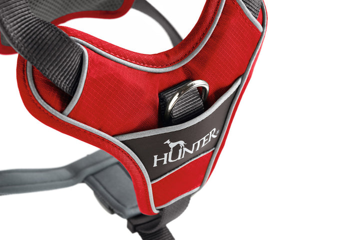 DIVO Harness - Hunter Pet Store -five-point adjustment -ergonomic fit -comfortable padding with soft, breathable mesh material and neoprene -highly reflective thanks to the 3M™ Scotchlite™ Reflective Material and HUNTER logo print -features two D-rings for attaching a leash to the dog’s back and chest -the D-ring on the chest can be tucked away easily