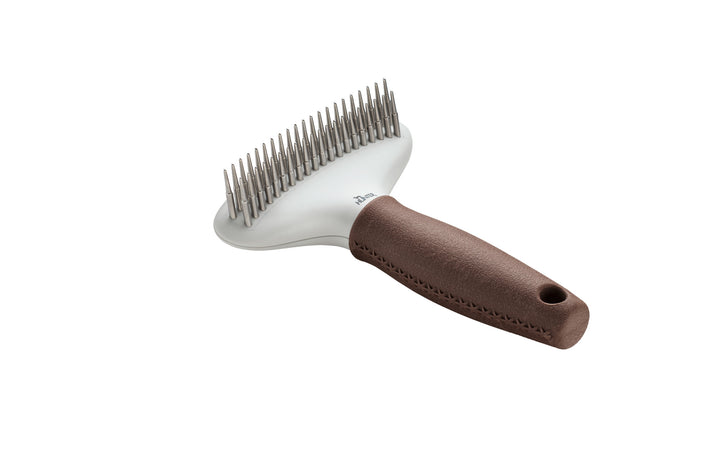 Currycomb untangle SPA - Hunter Pet Store -suitable for dogs with medium-length and long hair -for intensive undercoat grooming -makes it easy to remove dead undercoat fur, even for extremely thick coats -two rows of high-quality stainless steel pins -ergonomic handle with high-quality leather look
