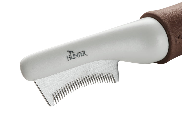 Trimming Knife Sickle SPA - Hunter Pet Store -suitable for short-haired, medium-length and long-haired dogs -allows the removal of loose top coat fur -for spots that are hard to reach -high-quality steel blade, sickle-shaped fine -available in fine or coarse -ergonomic handle with a high-quality leather look