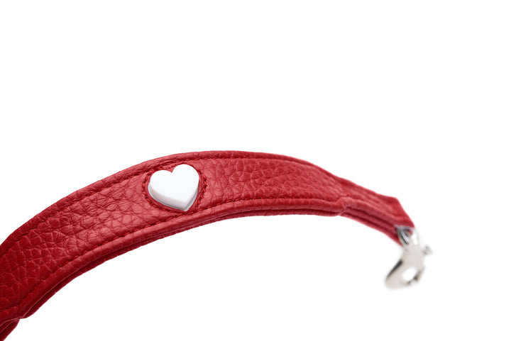 R&S LOVE Adjustable Leash - Hunter Pet Store -soft and round -made of especially soft cow nappa leather -tear-resistant nylon insert -rounded processing fits comfortable in the hand -3-fold adjustable -heart is sewn in by hand -made in Germany