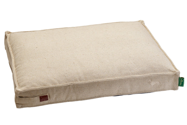 BELLUNO Bed - Hunter Pet Store -Made mainly from recycled materials -Pleasantly robust material mix of cotton and polyester -Reversible inner cushion -Anti-slip underside -Covers washable at 140 °F