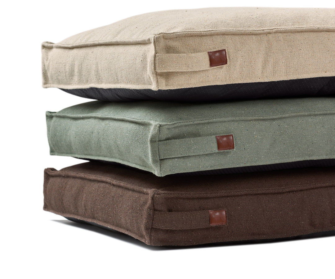 BELLUNO Bed - Hunter Pet Store -Made mainly from recycled materials -Pleasantly robust material mix of cotton and polyester -Reversible inner cushion -Anti-slip underside -Covers washable at 140 °F