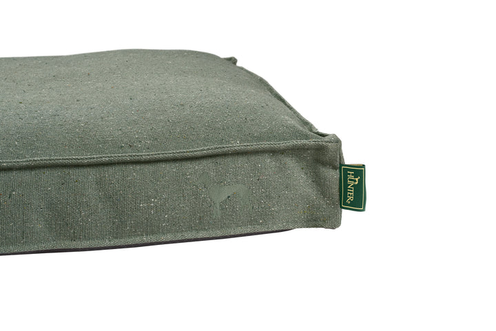 BELLUNO Bed - Hunter Pet Store -Made mainly from recycled materials -Pleasantly robust material mix of cotton and polyester -Reversible inner cushion -Anti-slip underside -Covers washable at 140 °F