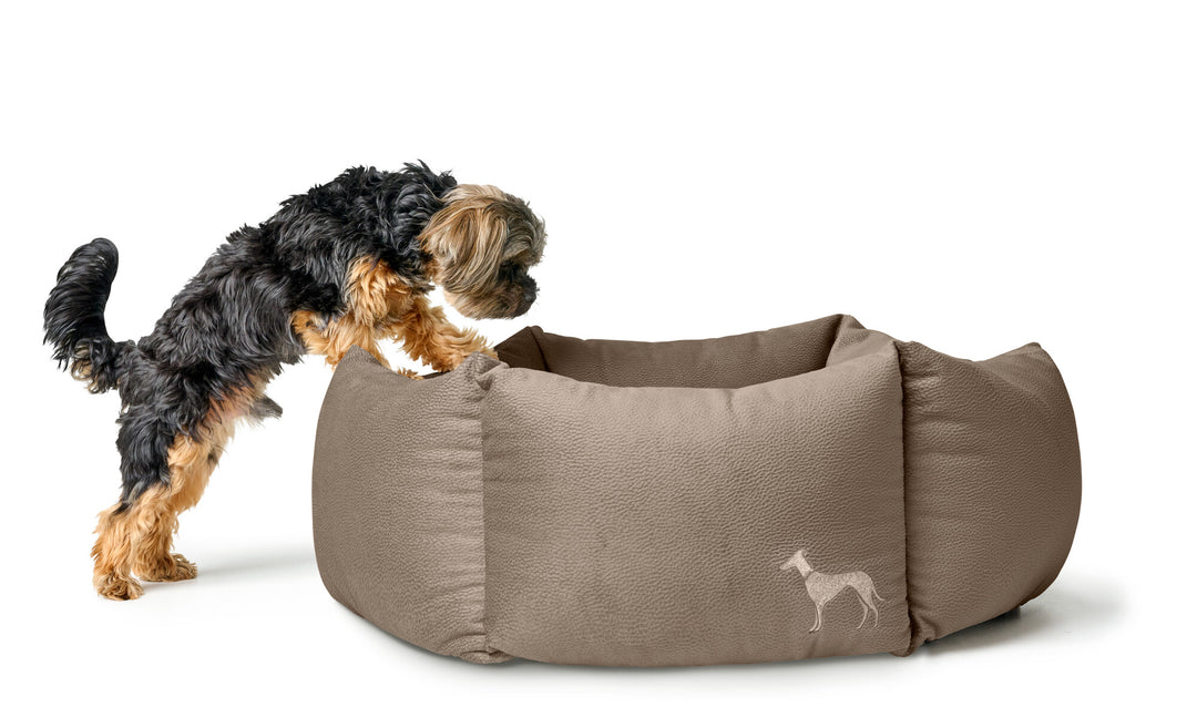 MERIDA Sofa Ortho Hexagon - Hunter Pet Store -Orthopedic sofa for dogs with joint and back problems -Lying surface with pressure-relieving memory foam flakes -Reversible inner cushion -Pleasantly soft feel and elegant hexagonal look -Anti-slip underside -Removable cover washable at 140 °F -Made in Europe