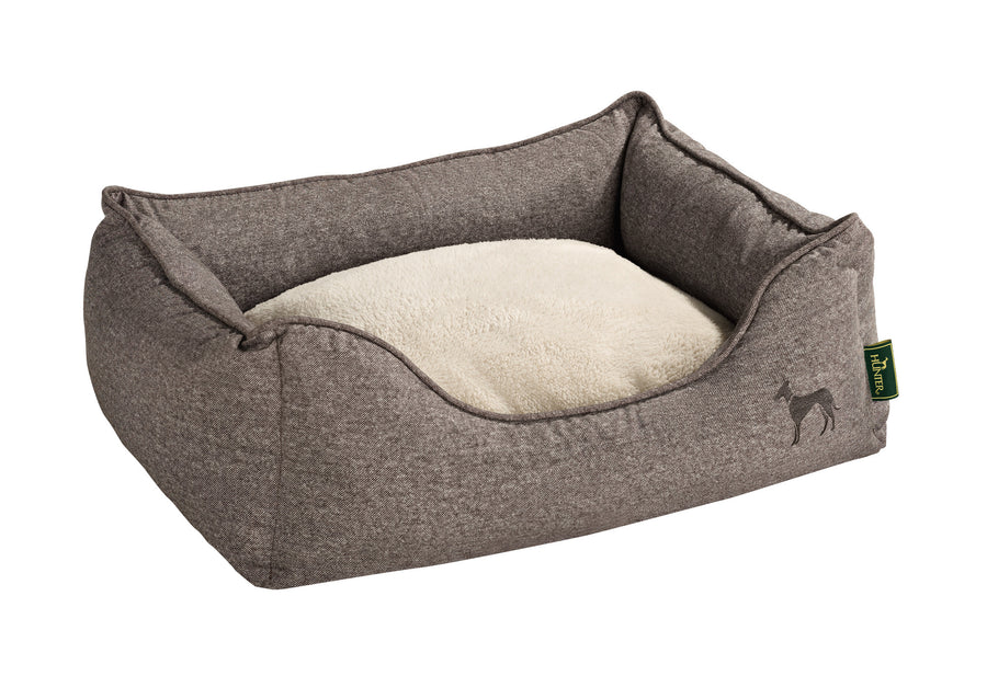 BOSTON Sofa - Hunter Pet Store -Cozy, classic dog sofa with reversible cushions -Reversible cushions, with soft plush trimming on one side -Bulky filling and pleasant feel -With zipper removable cover -Slip-resistant underside -Cover washable at 140°F