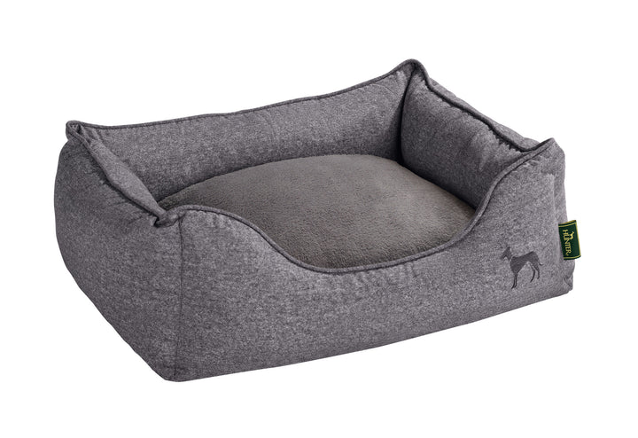 BOSTON Sofa - Hunter Pet Store -Cozy, classic dog sofa with reversible cushions -Reversible cushions, with soft plush trimming on one side -Bulky filling and pleasant feel -With zipper removable cover -Slip-resistant underside -Cover washable at 140°F