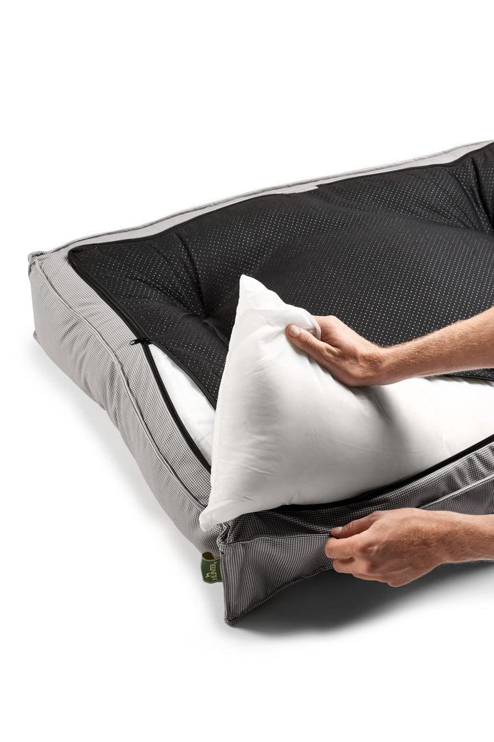LANCASTER Quilted Bed - Hunter Pet Store -Quilted dog bed for resting and relaxing -Elegant, quiet design with discreet Pepita pattern -With a high, comfortable filling -Pleasant and soft feel -Slip-resistant underside -Cover removable by zipper and washable at 140 °F