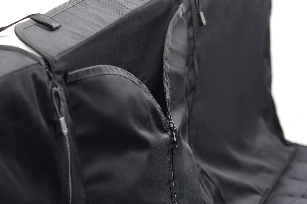 Car trunk cover HAMILTON - Hunter Pet Store -protects the car from dirt and hair -with comfortable, padded lying surface -can be used in many conventional car models -ready for use straight away thanks to practical belt straps with click closure -with integrated bumper protection -washable at 205°F