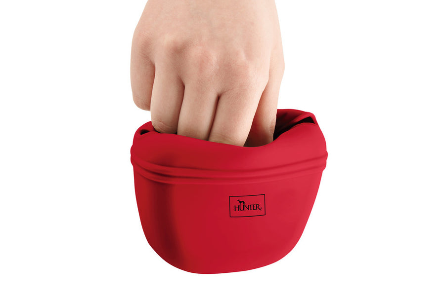 LUGO Silicone Belt Bag - Hunter Pet Store -fillable snack bag for dog training -ideal for on the go -particularly easy to clean -closes securely thanks to magnetic closure -can be attached to a belt or the like -food safe
