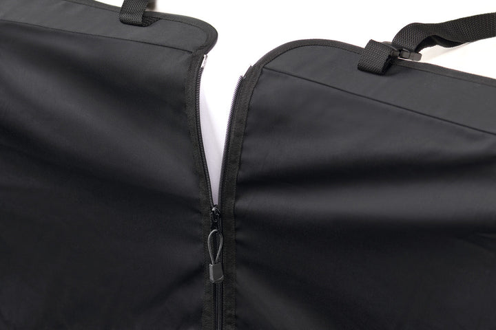 Car trunk cover HAMILTON - Hunter Pet Store -protects the car from dirt and hair -with comfortable, padded lying surface -can be used in many conventional car models -ready for use straight away thanks to practical belt straps with click closure -with integrated bumper protection -washable at 205°F
