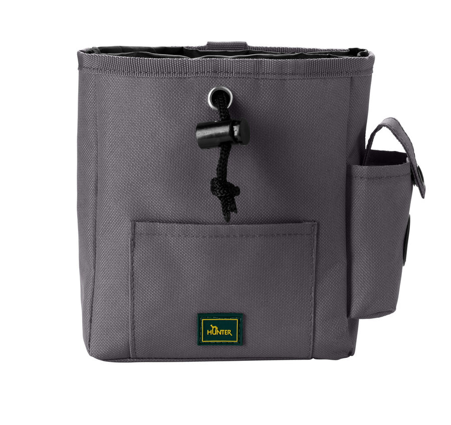 TYRA Treat pouch - Hunter Pet Store -fillable belt bag for training, education and on the go -ideal for storing all kinds of snacks -made of robust, waterproof outer material (100% recycled) -washable inner material (100% recycled) -easy to open and close with a cord -with additional storage options for poop bags, clicker and co. -easy to clean