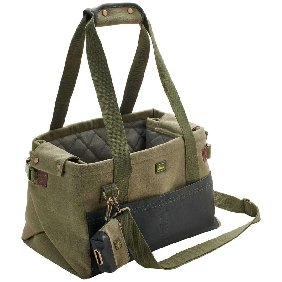 MADISON Dog carrier & blanket - Hunter Pet Store -can be folded out and used as a travel blanket -with practical exterior pockets and dog waste bag carrier -can be carried in the hand or using the shoulder strap -max. load of 15 lbs Size of the bag - length 15.7" x width 9.8" x height 9.8" Size of the blanket - length 36" x width 25.5"