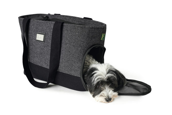 BARCELONA Dog carrier - Hunter Pet Store -carry bag for pets weighing up to 17.6 lbs -wool blended fabric with a herringbone design -openings for optimum ventilation -inside nylon strap with carabiner makes it possible to secure your pet -washable