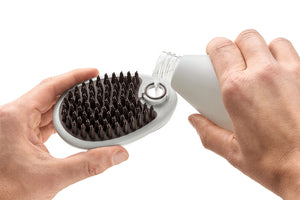 Grooming currycomb SPA with integrated shampoo-function
