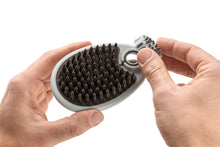 Load image into Gallery viewer, Grooming currycomb SPA with integrated shampoo-function