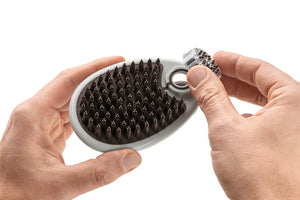 Grooming currycomb SPA with integrated shampoo-function