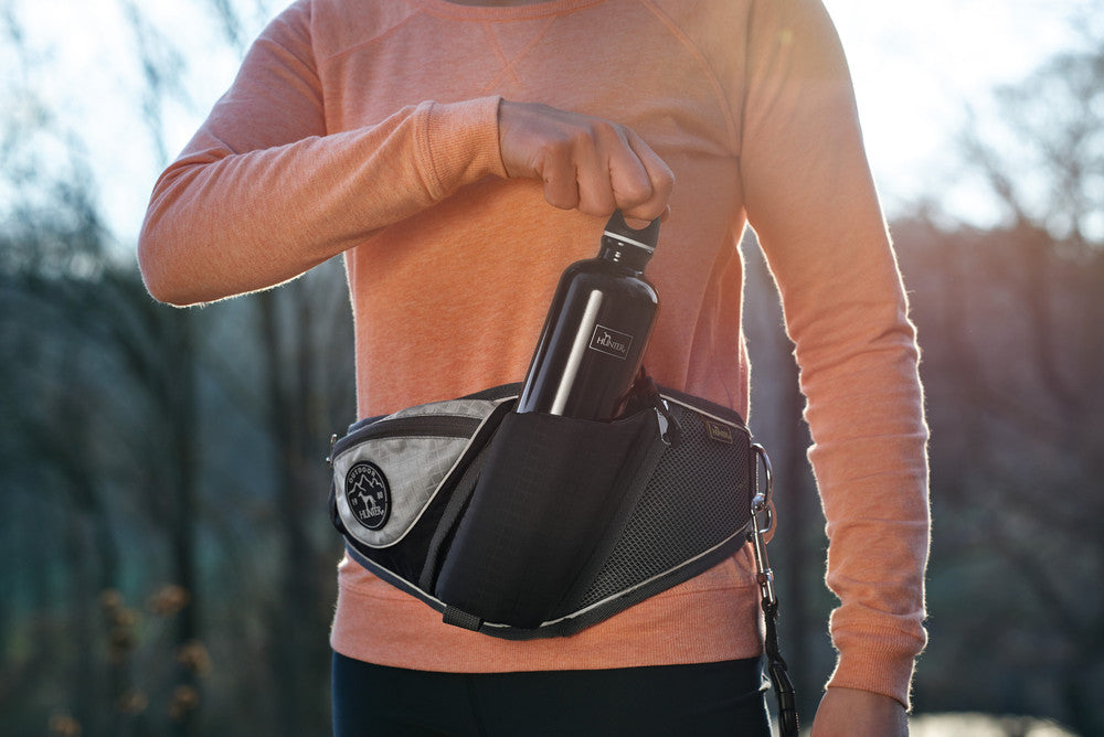 JASPER Jogging belt - Hunter Pet Store -ergonomic bag for sporting activities with the dog -individually adjustable to your own waist circumference (up to 3'11¼­˝ ) -with elastic, infinitely adjustable lead (up to 3'10 1⁄16˝, without pull) -with safety buckle and wrist loop with soft neoprene padding -with slide-in and zipped pockets for keys, water bottle and co. -reflective elements for optimum visibility -easy to clean: simply wash off
