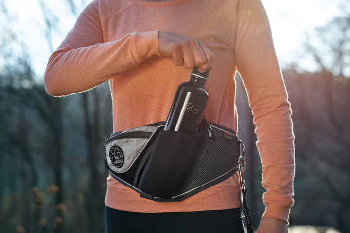 JASPER Jogging belt - Hunter Pet Store -ergonomic bag for sporting activities with the dog -individually adjustable to your own waist circumference (up to 3'11¼­˝ ) -with elastic, infinitely adjustable lead (up to 3'10 1⁄16˝, without pull) -with safety buckle and wrist loop with soft neoprene padding -with slide-in and zipped pockets for keys, water bottle and co. -reflective elements for optimum visibility -easy to clean: simply wash off