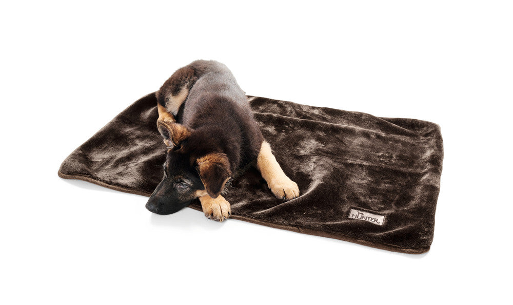 KONSTANZ Blanket - Hunter Pet Store -velvety dog blanket for cuddling at home and when traveling -can be stowed away to save space -especially soft and cuddly -elegant design with discreet HUNTER patch -can be used individually or as an inlay -washable at 90 °F