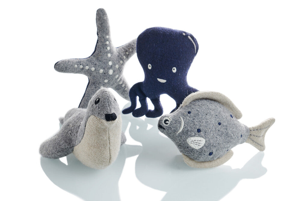 SKAGEN Seal - Hunter Pet Store -Cute dog toy in a maritime look, without squeaker -For small and medium-sized dogs -For playing, cuddling and loving -Made of up-cycled outer material and recycled filling -Attractive yet tough wool/polyester mix -Machine washable at 140 °F -9.8"