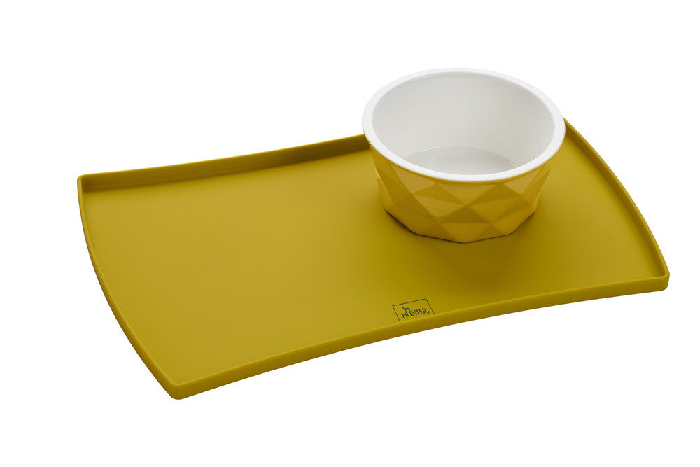 EIBY Silicone Pad - Hunter Pet Store -bowl base to protect your floor -made of food-grade silicone -with raised rim -flexible and tough -anti-slip -easy-care and dishwasher safe
